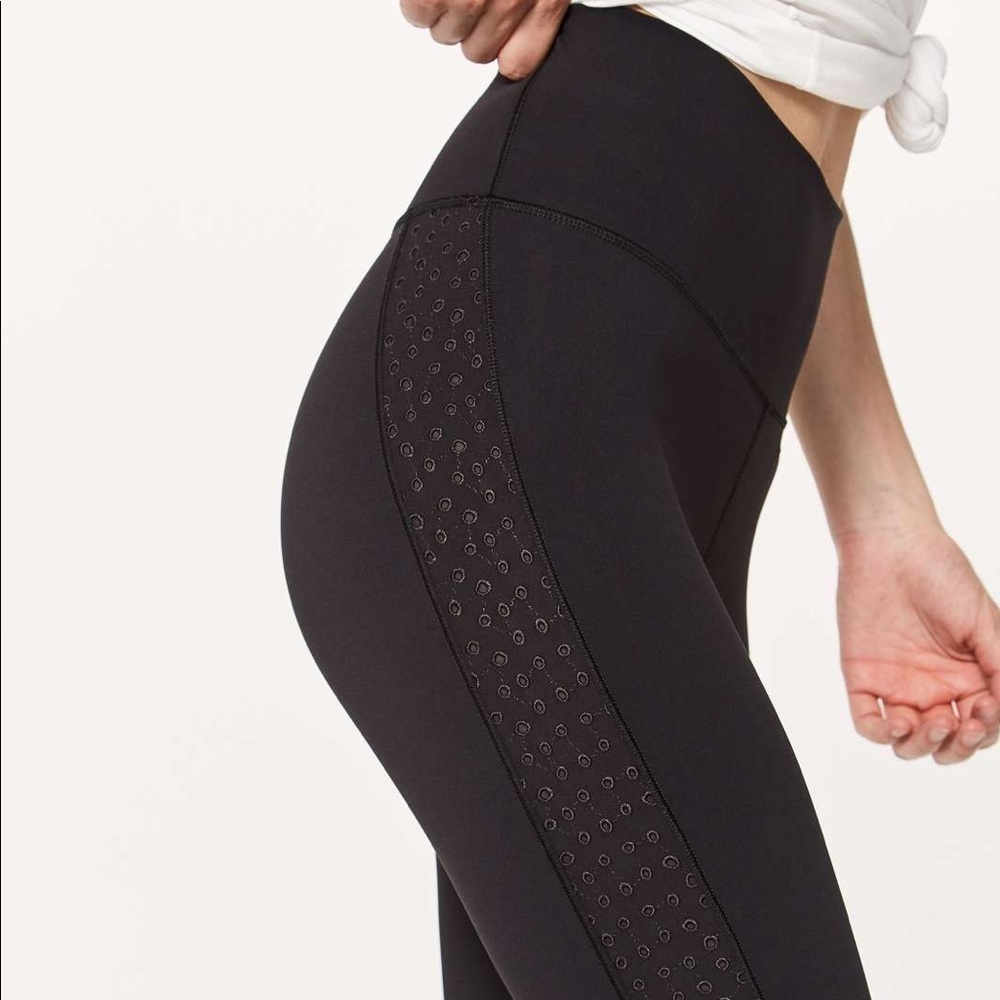 Lululemon Black Ornate Eyelet Crop Leggings W6AIRS - Picture 14 of 14